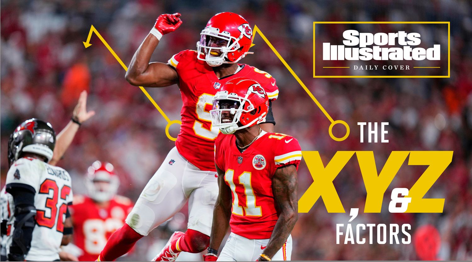 JuJu Smith-Schuster and Marquez Valdes-Scantling celebrate during a Chiefs game